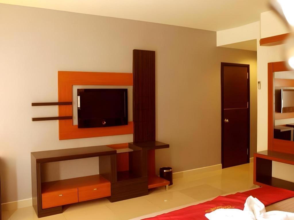 Travello Hotel Manado Exterior foto