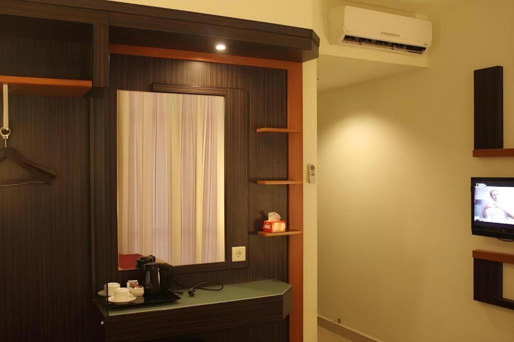 Travello Hotel Manado Exterior foto