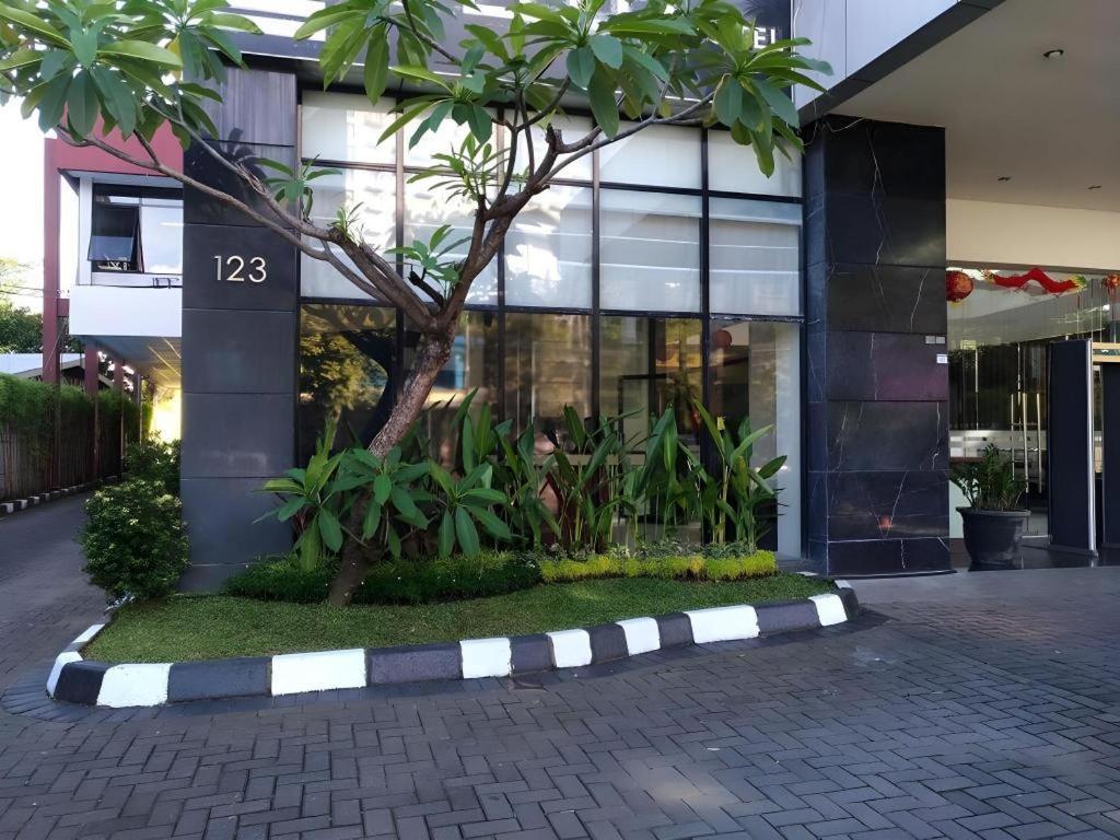 Travello Hotel Manado Exterior foto