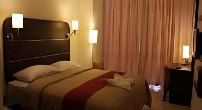 Travello Hotel Manado Exterior foto
