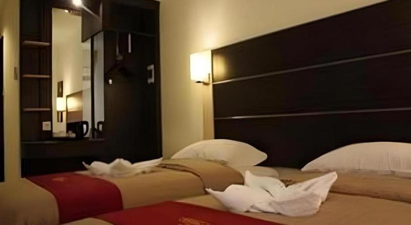 Travello Hotel Manado Exterior foto