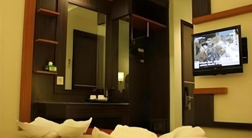 Travello Hotel Manado Exterior foto