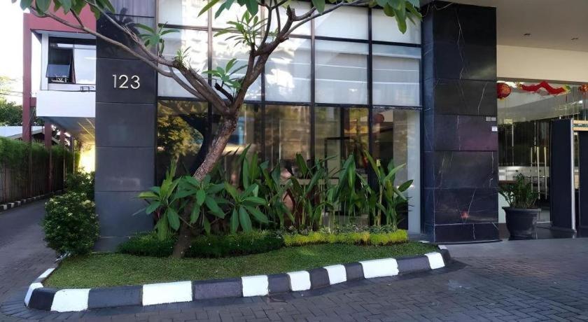 Travello Hotel Manado Exterior foto