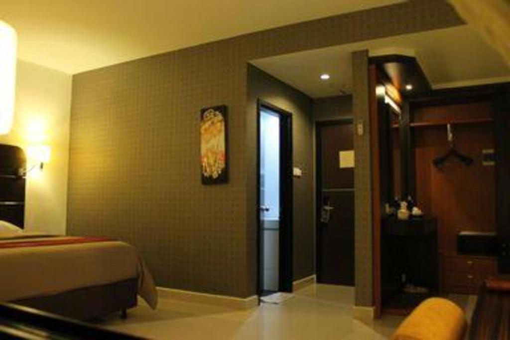 Travello Hotel Manado Exterior foto