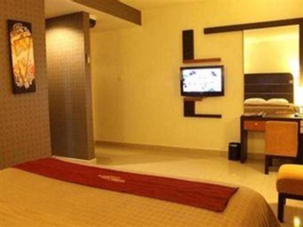 Travello Hotel Manado Exterior foto