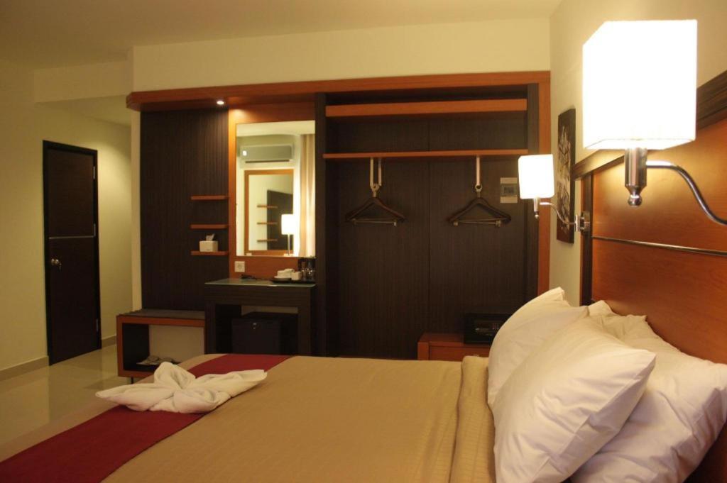 Travello Hotel Manado Exterior foto