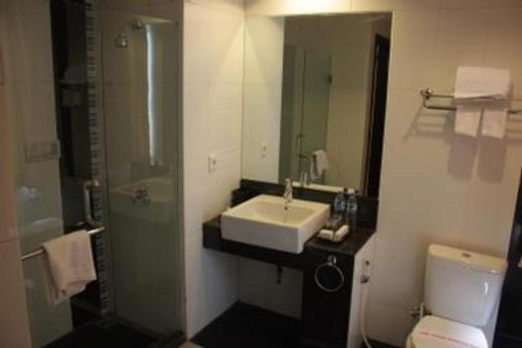 Travello Hotel Manado Exterior foto